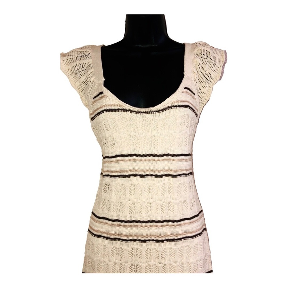 Cream crochet flutter sleeve flutter hem round ne… - image 4